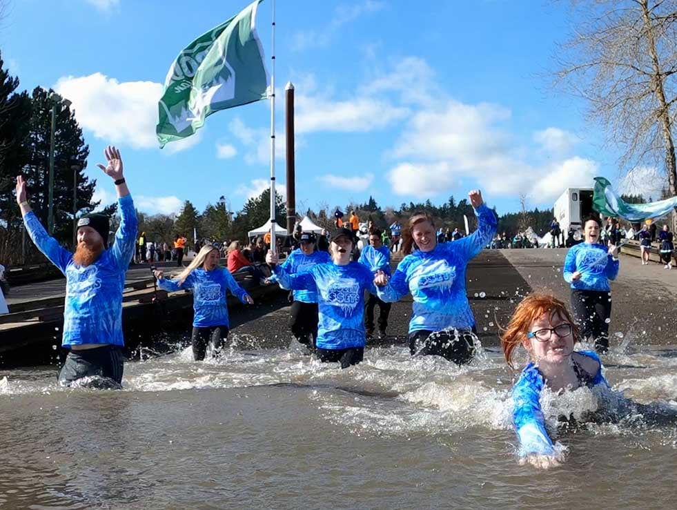 Oregonians participating in Polar Plunge